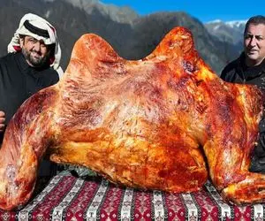 غذای باحال؛ وسط کوی با خس و خاشاک کوره آتیش درست کرد شتر غول و زنده بریون کرد