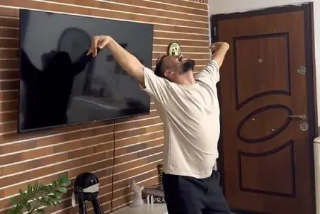 آواز شاد؛ وقتی تراپیست بهت گفته باید خوشحال باشی پسره رقصید همه زدن کنار