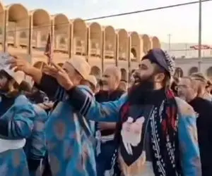  صحنه جگرسوز| عزاداری به سبک لرها در مصلی برای رهبر شهید