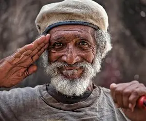 آواز جیگرسوز؛ پیرمرد از رنج و درد دوره جوانی چه ملال آور آهنگ کردی میخونه