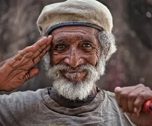 آواز جیگرسوز؛ پیرمرد از رنج و درد دوره جوانی چه ملال آور آهنگ کردی میخونه