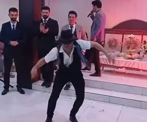 آواز اصیل؛ بخدا این مرده رو بیرون ببینی فرار میکنی ولی یجور باباکرم رقصید شاباش بارون