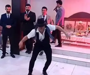 آواز اصیل؛ بخدا این مرده رو بیرون ببینی فرار میکنی ولی یجور باباکرم رقصید شاباش بارون