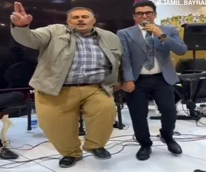 آواز محلی؛ پیرمرد فرفره با رقصش همه رو وجد آوورده طوریکه خواننده ول کرده باهاش میرقصه