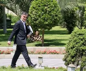 فرزین رفتنی شد؟