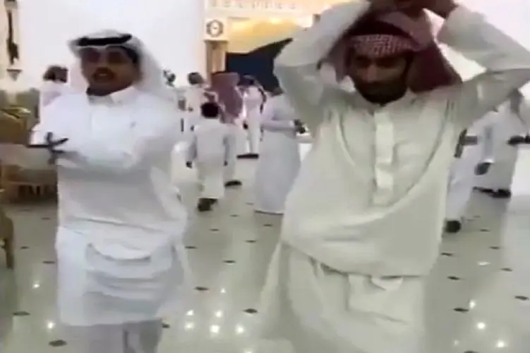 آواز شاد؛ من فک میکردم عربا خشن باشن ولی بعد دیدن این دو نفر نظرم به کل عوض شد