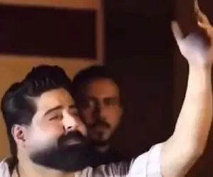 آواز بهشتی؛ خوش هیکل وسط کنسرت پاشد و با صدای گرمش خوند یه عالمه دوست دارم دورت بگردم