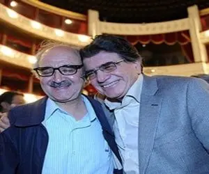 (ویدیو) تذکر تند و جدی شفیعی کدکنی به کسی که روی قبر شجریان ایستاده بود