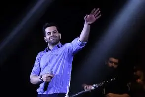 آواز احساسی؛ رضا بهرام اومد آهنگ گل عشق رو بخونه تا شروع کرد حکل سالن باهاش خوندن