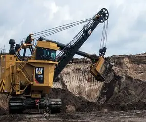 ابزارآلات غول پیکر؛ برای صاف کردن جاده مهلک بیل مکانیکی غول جرثقیل هرکول نصب کرد