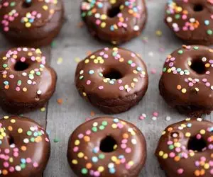 آموزش آشپزی؛ با آرد و شکر و تخم مرغ یه پیراشکی نرم و لطیف واسه صبحانه درست کن