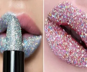 رژلب شاین دار دخترونه که باید تستش کنی/ با این رژها تبدیل به ستاره شو