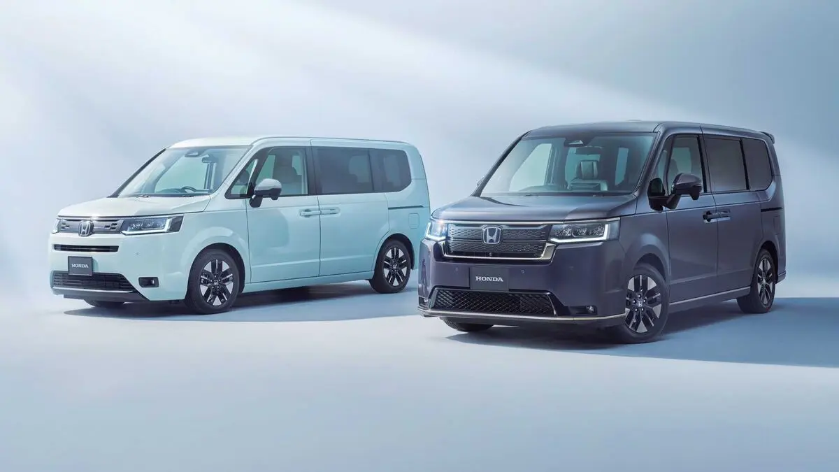 say-hello-to-the-2022-honda-step-wgn-and-all-its-boxy-goodness