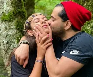 موتور سواری رضا بهرام و مادرش در خیابان های تهران! / ویدیو