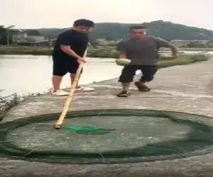 کاوش در طبیعت؛ روش سنتی ولی فوق حرفه ای ماهیگیری با هندونه یه باره 100 تا میگیرن