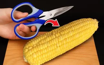 ترفند های خانگی؛ جدا کردن هسته ذرت فقط در ۱ دقیقه