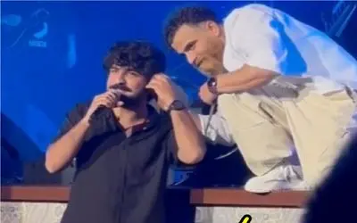 آواز خسروی؛ معین زد کنسرتش تا عرفان طهماسبی دید میکروفن دو دستی تقدیم کرد سالن ترکوند