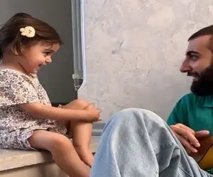 نتیجه تلاش های دایی برای خواننده کردن خواهرزاده اش دیدنی است/ دختر بلا چه خوب میخواند