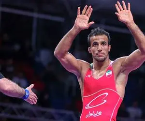 (ویدئو) سانسور این حرکت غیر ورزشی آقای ملی‌ پوش توسط تلویزیون