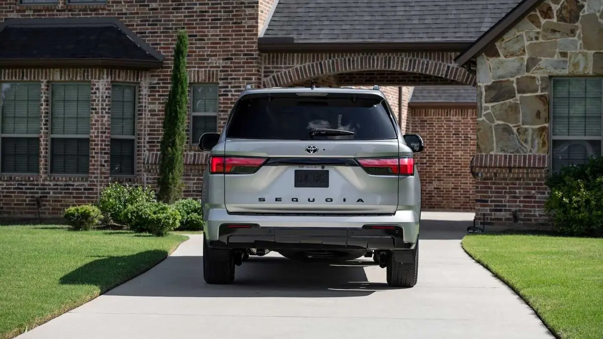 Toyota Sequoia2023