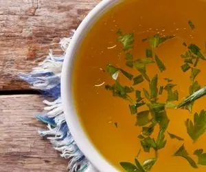 طرز پخت سوپ مرغ با زنجبیل؛ غذایی مناسب برای سرماخوردگی 