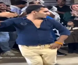 آواز شاد؛ پسره انقد باحال میرقصه تو عروسی مهمونا عروس دومادو ول کردن دور اون حلقه زدن