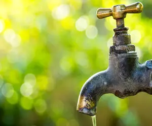 آغاز قطعی آب در تهران به بهانه افزایش دما؛ سیاست کاهش فشار معنایی جز جیره‌بندی ندارد!