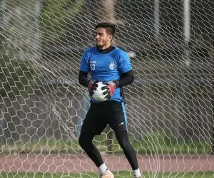 فرهاد مجیدی دروازه‌بان جنجالی استقلال را کنار گذاشت!