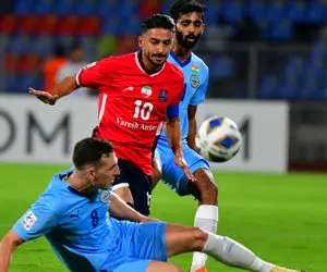 تعداد عجیب تماشاگران در بازی نساجی - مومبای سیتی!