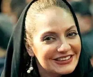 ژست جالب خانم سلبریتی پر حاشیه اینبار در کویر!