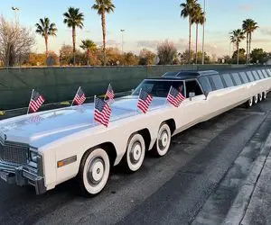 ماشین‌های غول پیکر؛  طولانی‌ترین خودروی جهانو هم توش شنا میکنن هم هلی‌کوپتر داره