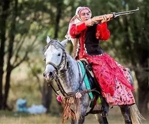 آواز نوستالژی؛ آهنگ بی براری کشتمه با صدای حزن انگیز محمد میرزاوند که عجیب دلنشینه