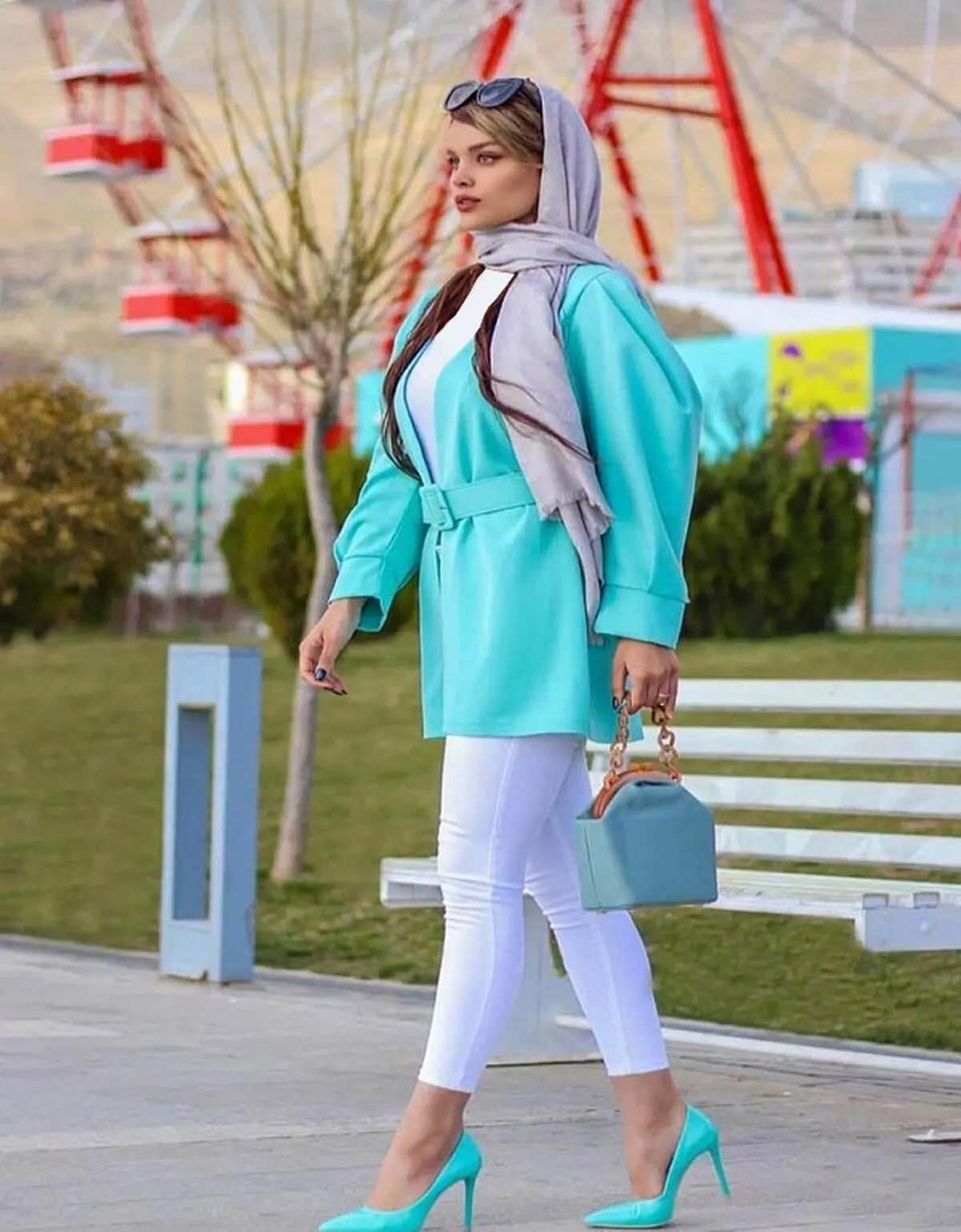 مانتو فیروزه ای