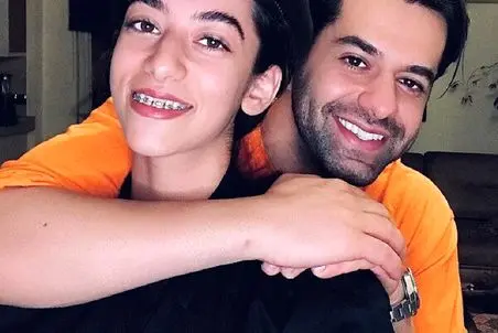 سکانس احساسی/عشق و توجه خواهر رضا بهرام تو سرما گرمش میکنه