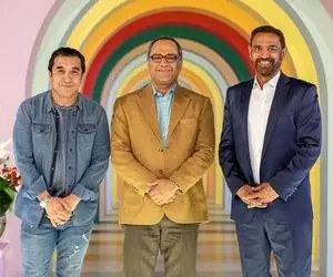 کنایه تند مجری به فیروز کریمی و خداداد عزیزی در برنامه زنده + ویدئو