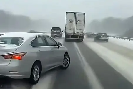 معماری طبیعت؛ جاده لیز بود ماشین لیزید با دماغ رفت زیر تریلی