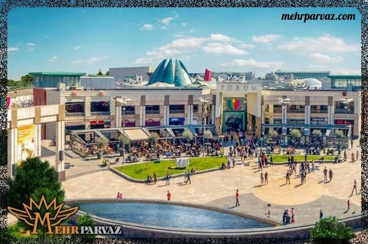 مرکز خرید فروم استانبول در خیابان استقلال در نزدیکی میدان تکسیم