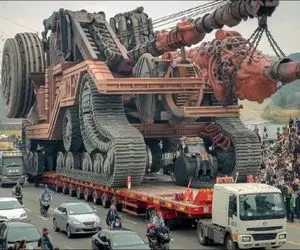 جابه جایی جانکاه؛ جنگنده f35 هرکول که رو تانک سواره رو با تریلی و هیجده چرخ بردن