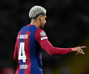 معنی حرکت دست عجیب آرائوخو پس از اخراج مقابل پاری سن ژرمن چه بود؟ 