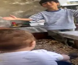 آواز محلی؛ پسر برا آروم کردن خواهرش خوند میمونی قربون اخلاقش بری یا قربون صداش به به