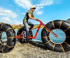 ابلهانه های جذاب؛ دوچرخه رو با تراکتور تلفیق میکنن و یک وسیله مهیج آفرود رو می سازن