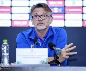 این سرمربی برای تیم ملی ژاپن کُری خواند!