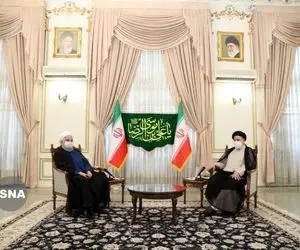 (عکس) تصویری از حضور روحانی در دفتر رییسی