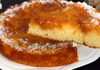 آموزش آشپزی؛ دو تا سیب بردارید و این کیک خوشمزه را درست کنید!