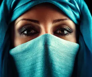 تجاوز گروهی به زن جوان در قله کوه مقابل چشمان شوهرش!