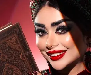 آواز شاد؛ ترانه خوانی بانوان واسه شب یلدا که تم سنتی پوشیدن با میکاپ اروپایی شیطون