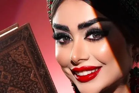 آواز شاد؛ ترانه خوانی بانوان واسه شب یلدا که تم سنتی پوشیدن با میکاپ اروپایی شیطون