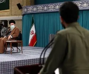 انتقاد صریح یک دانشجو از گرانی خودرو و فیلترینگ در دیدار با رهبر انقلاب