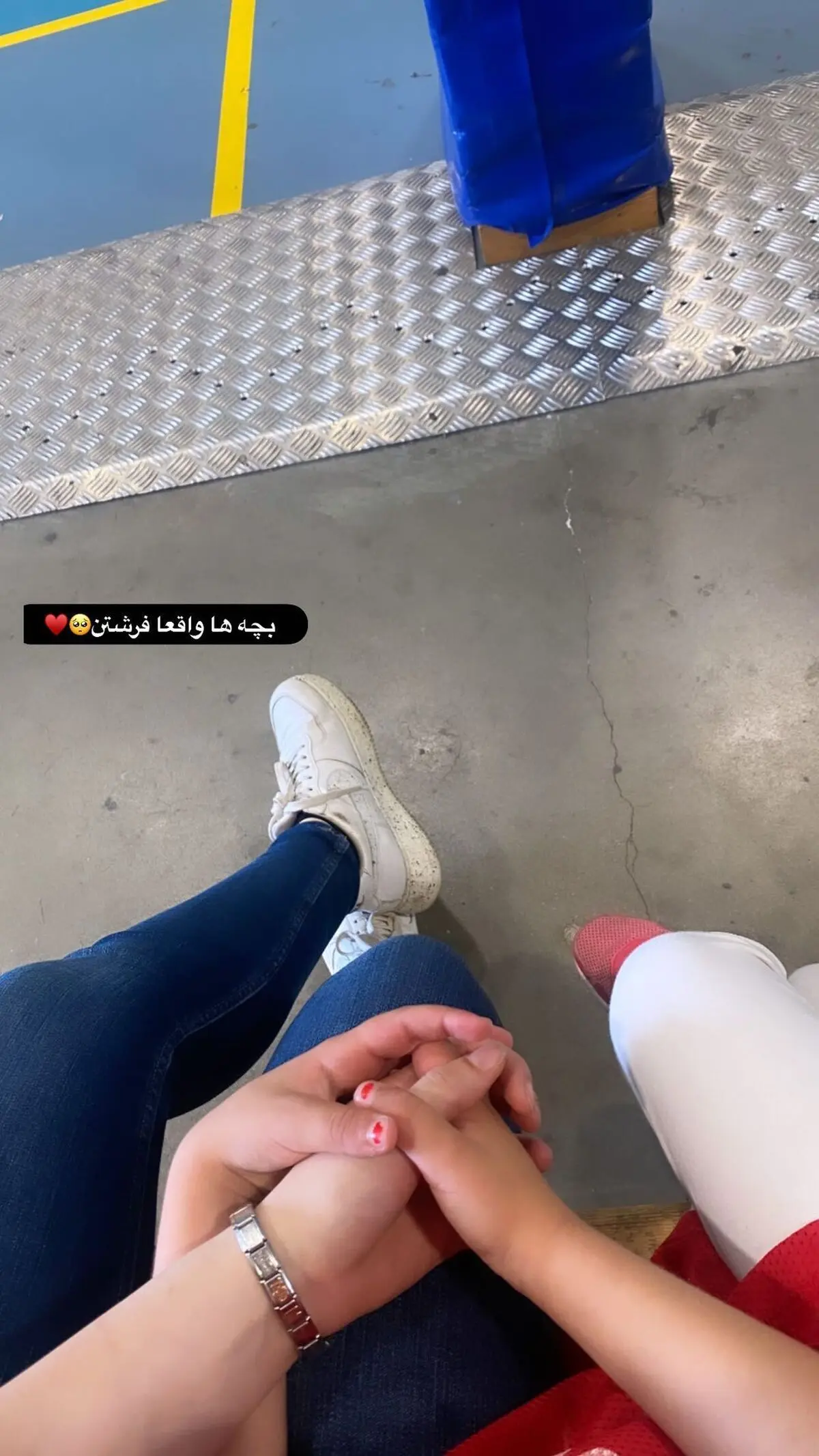 nikaforghaniofficial_294678802_560355345564256_1764672708248478426_n (1)