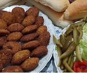 آموزش آشپزی؛ چکار کنیم تا فلافل خشک یا خمیر نشه؟